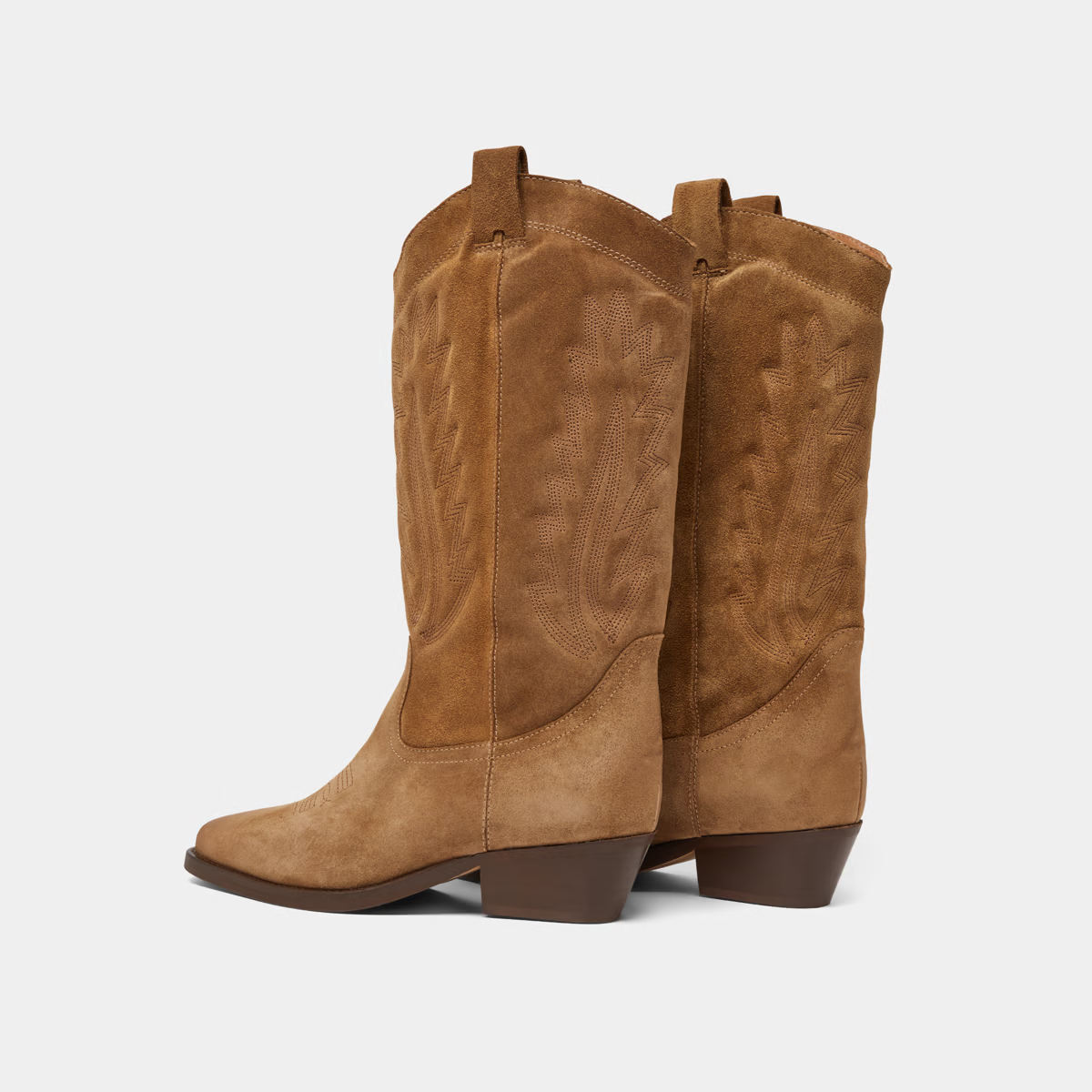 Bottes à bouts pointus et surpiqures apparentes