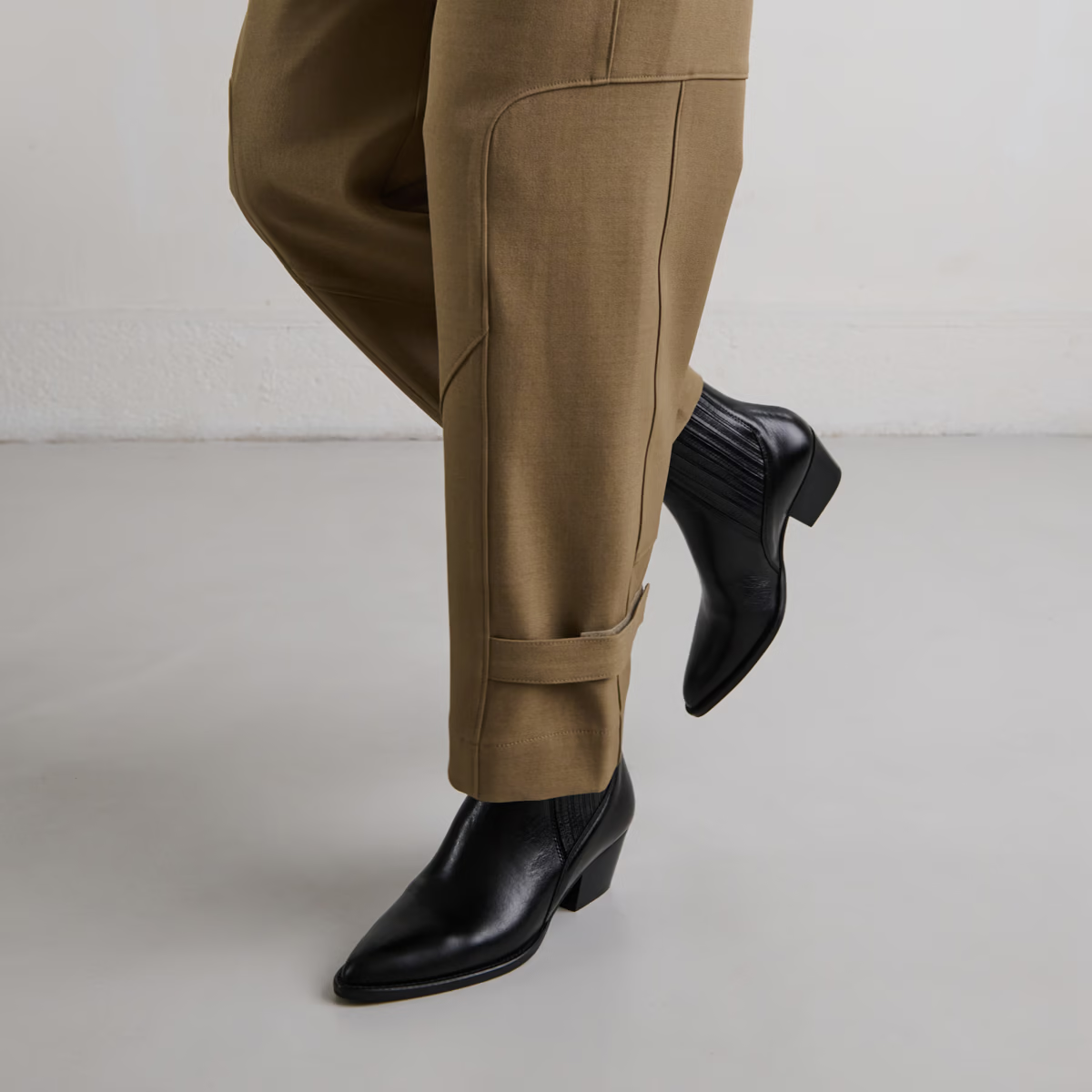 Boots à petits talons biseautés et élastiques