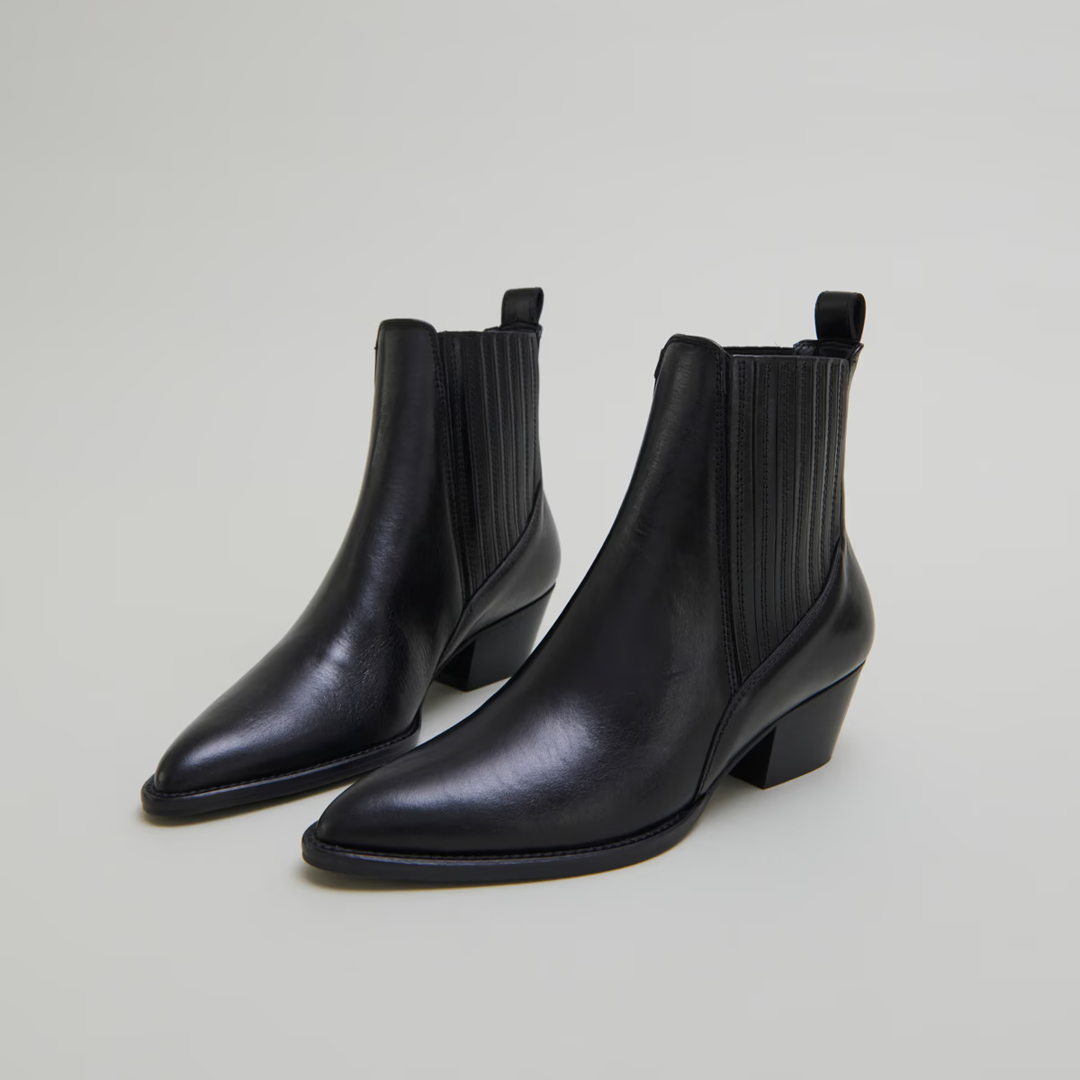 Boots à petits talons biseautés et élastiques