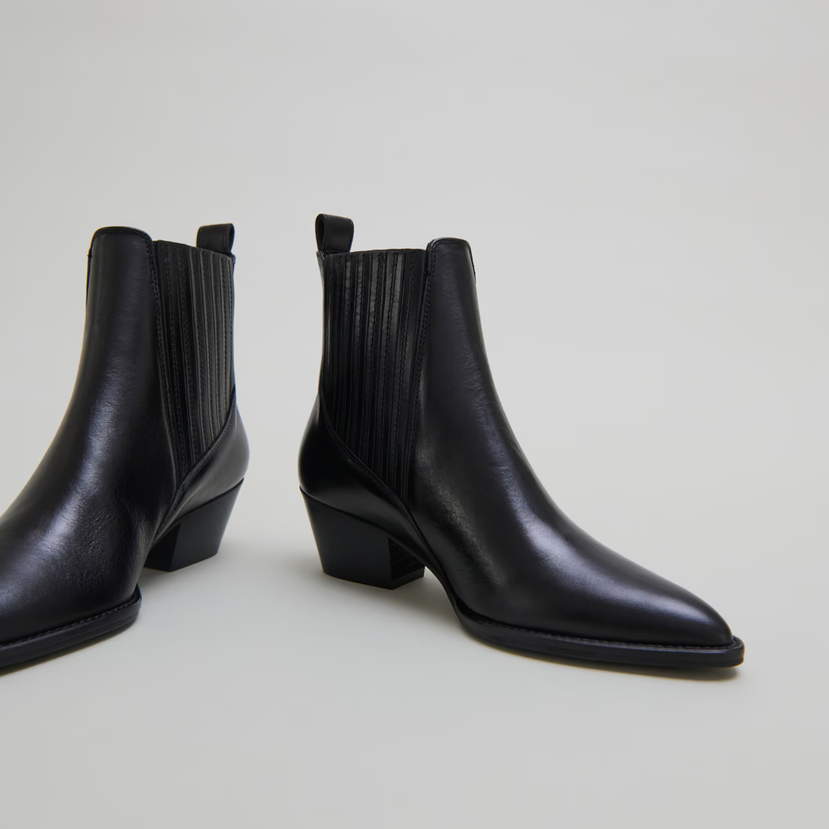 Boots à petits talons biseautés et élastiques