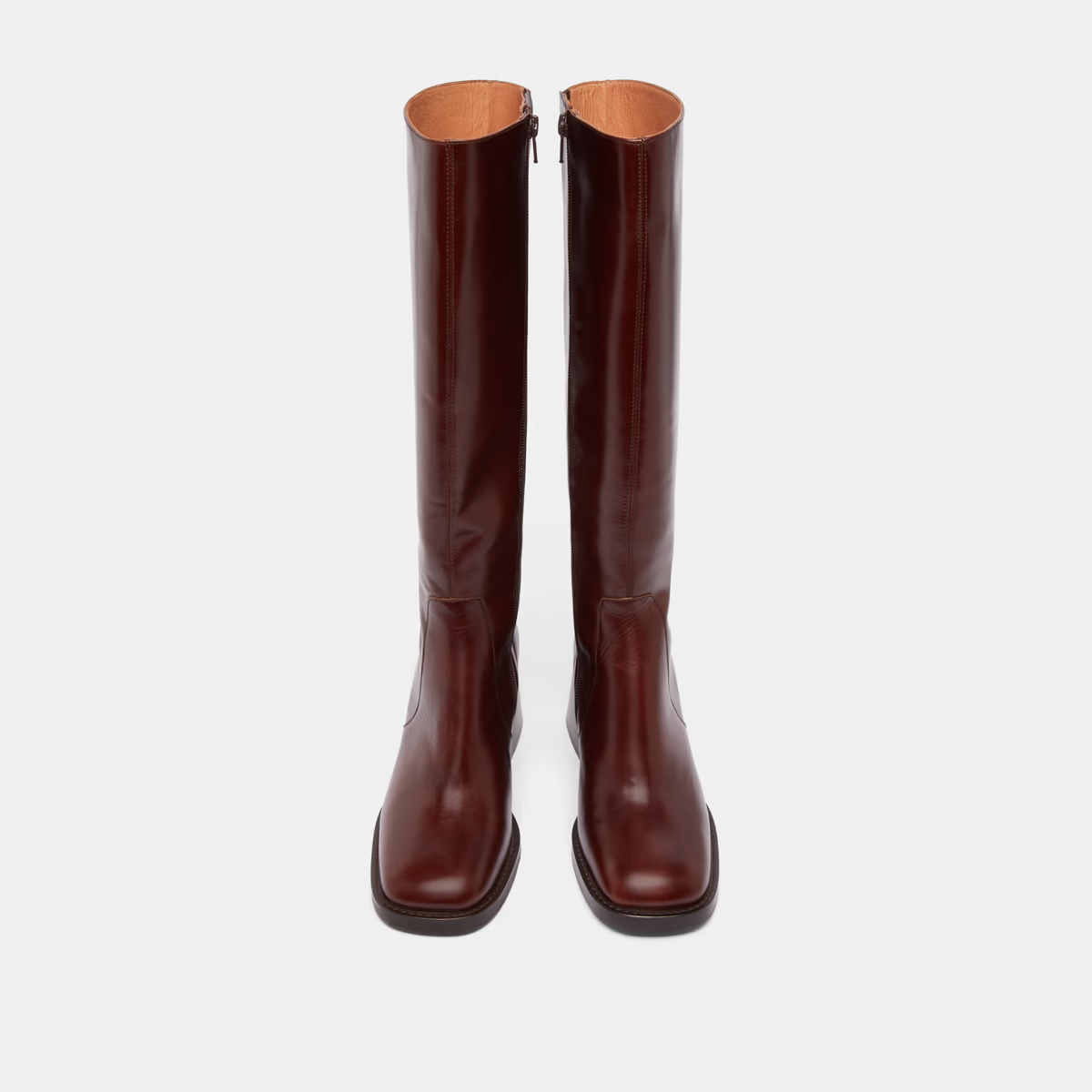 Bottes à talons et bouts carrés