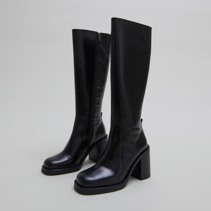 Bottes à talons débordants