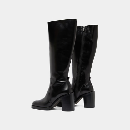 Bottes à talons débordants