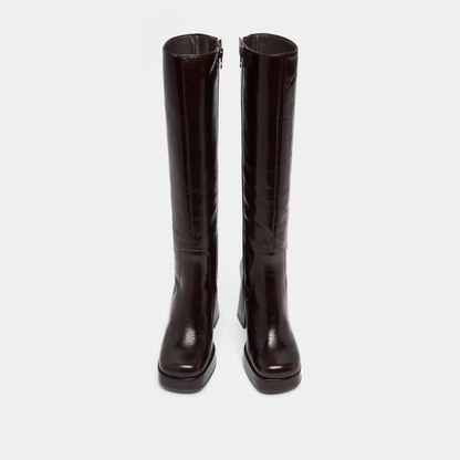 Bottes à talons et bouts carrés